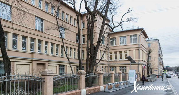 Фасад школы № 1231 им. В. Поленова